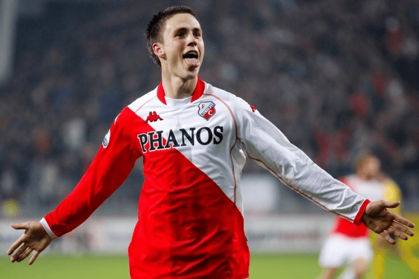 开云平台-包含荷甲赛后再迎强敌；费耶诺德绝杀压哨；主帅态度——更衣室稳定；阵容厚度经受考验的词条